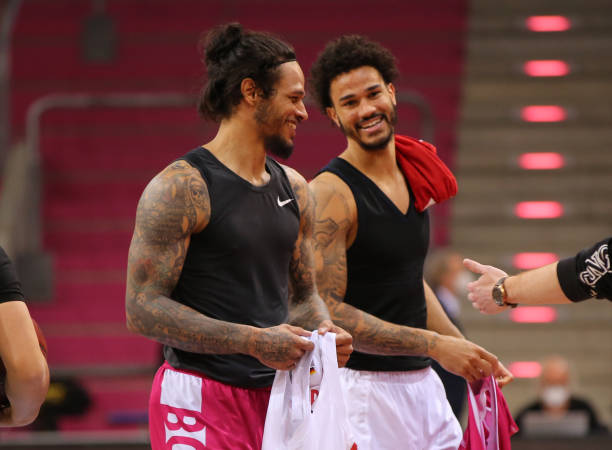 阿斯拉尼受 阿斯拉尼受